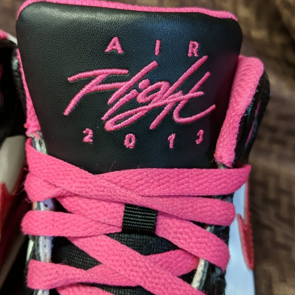 Nike - Picture 4 of 15